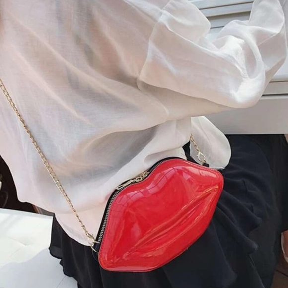💋 Red Lip Purse with Gold Chain 💋 - Picture 3 of 10